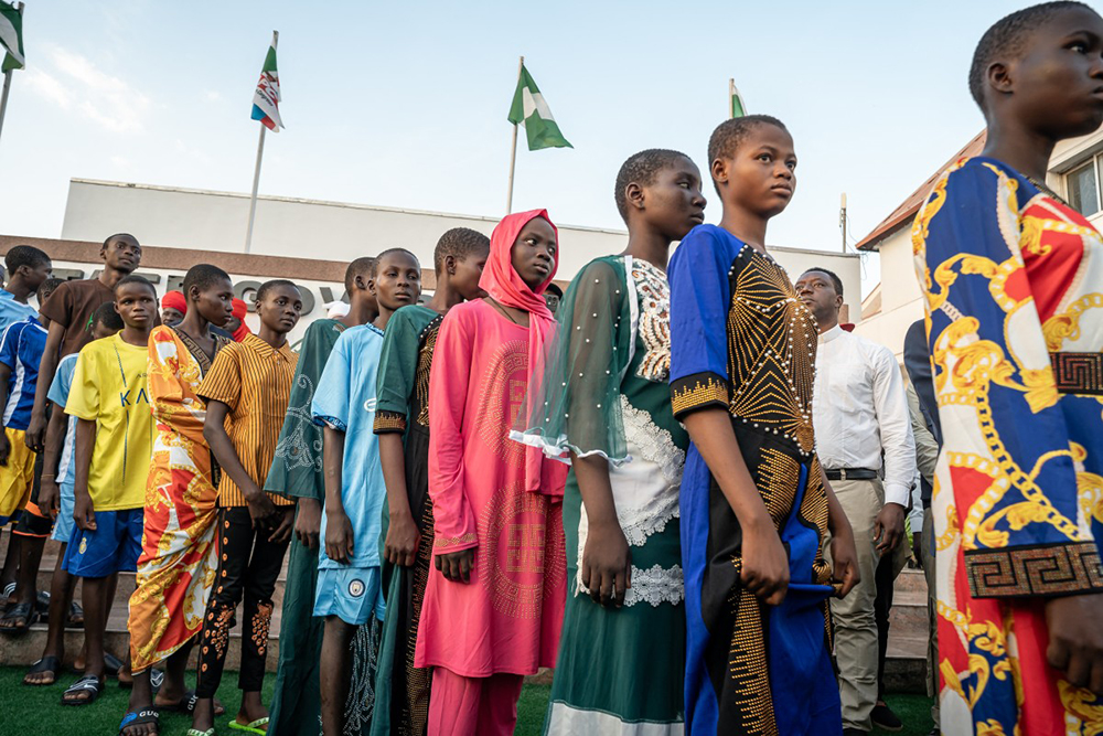(FILES) A group of freed school children line up to enter the Governor's office in Minna on December 8, 2025. (AFP)