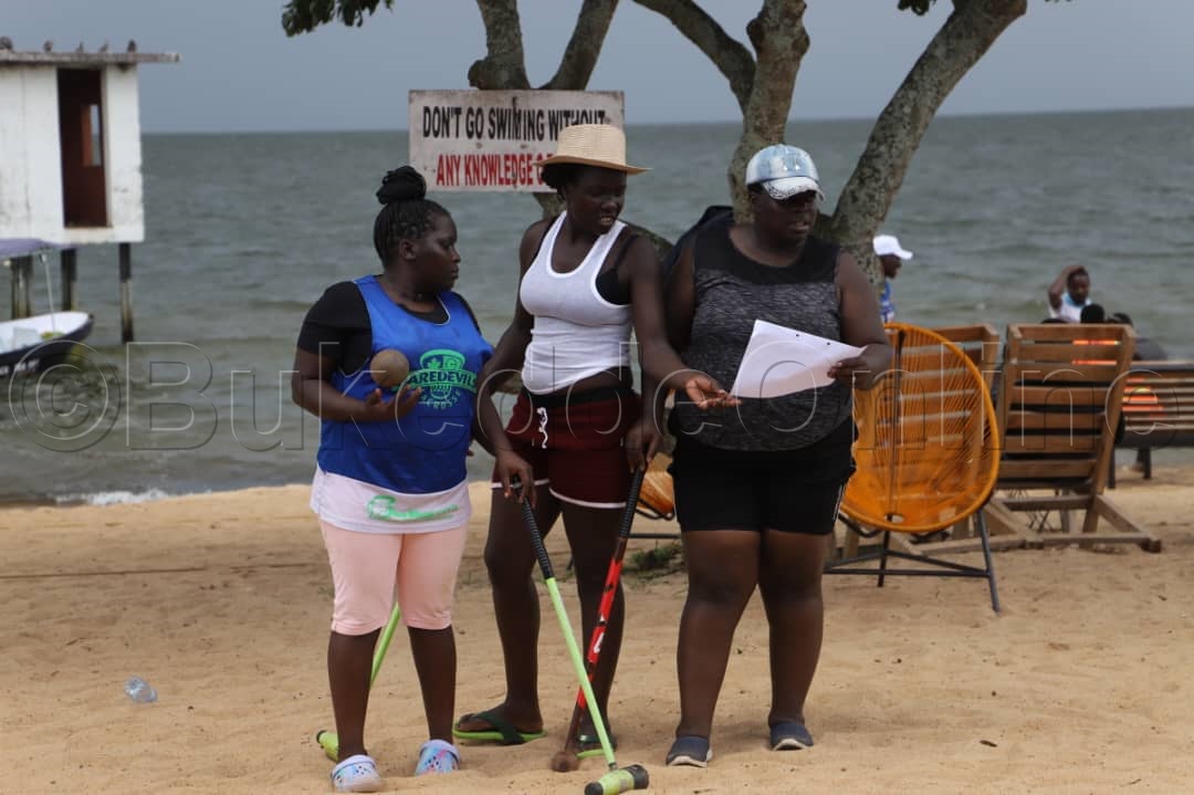 Abazannyi Ba Woodball Nga Beetegereza Obubonero 