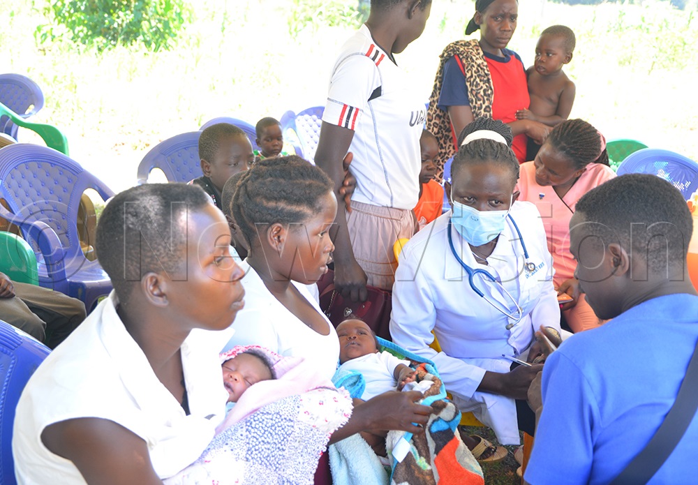 Dr Juliet Ikiror of Mbale RRH interacting with mothers who had brought their children for sickle cell screening during the Kapir Medical camp, Ngora on Saturday. (Credit: Delux Emmy Alomu)