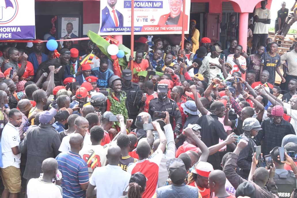 Kyagulanyi with supporters at his rally. (Credit: Ponsiano Nsimbi)