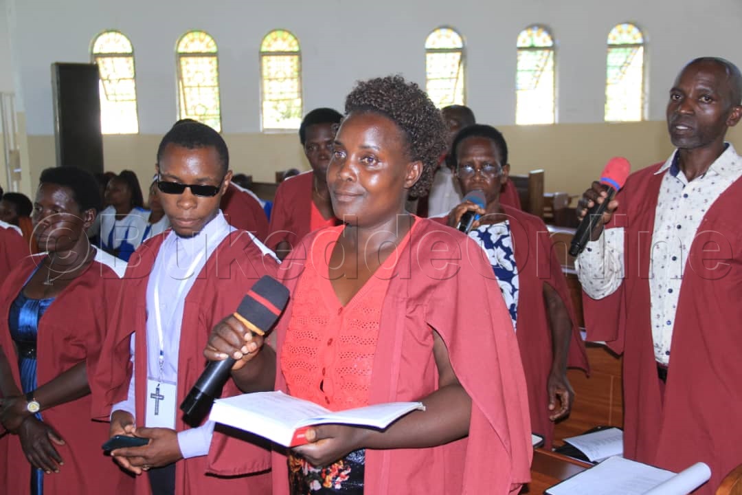 Kkwaya ya Paul eya lutikko e Kako ng'ekooloobya ennyimba za mazaalibwa.