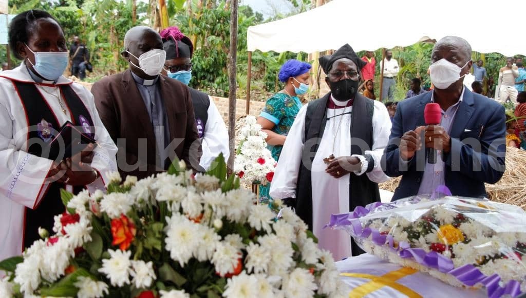 Omugagga Gaster Ntakke, Bp. Balagadde Ssekadde Ne Bannaddiini Abalala Ku Mukolo.