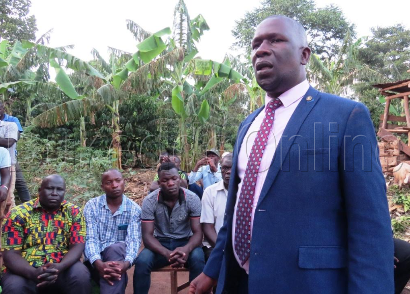 Collins Kafero ng'ayogera mu lukiiko lweyatuuzizza e Kisoga