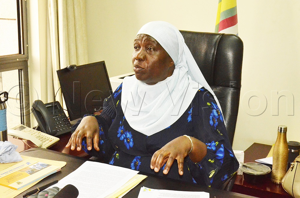 The KCCA minister, Minsa Kabanda, explaining the government position on cracking down on street vendors in the country to create trade order and decongest Kampala city. (Photos by Isaac Nuwagaba)