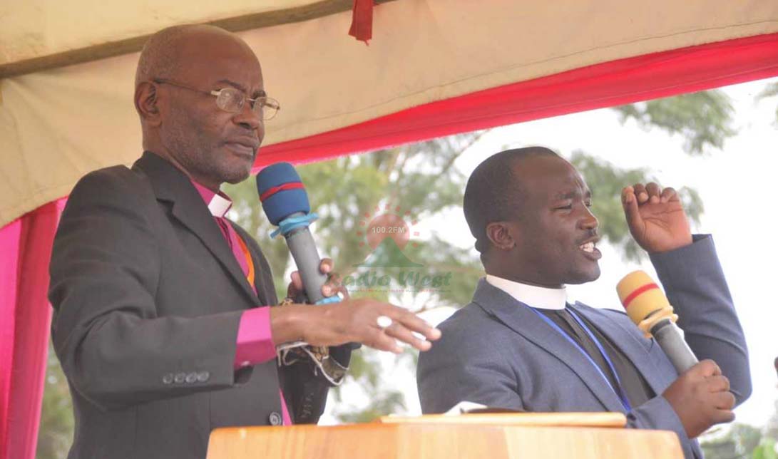 Dr Mwita Akiri, Biishopu owatandikireho obureeberezi bwa Tarime omuri Tanzania..(Photo by Ssengendo Abdulkarim)