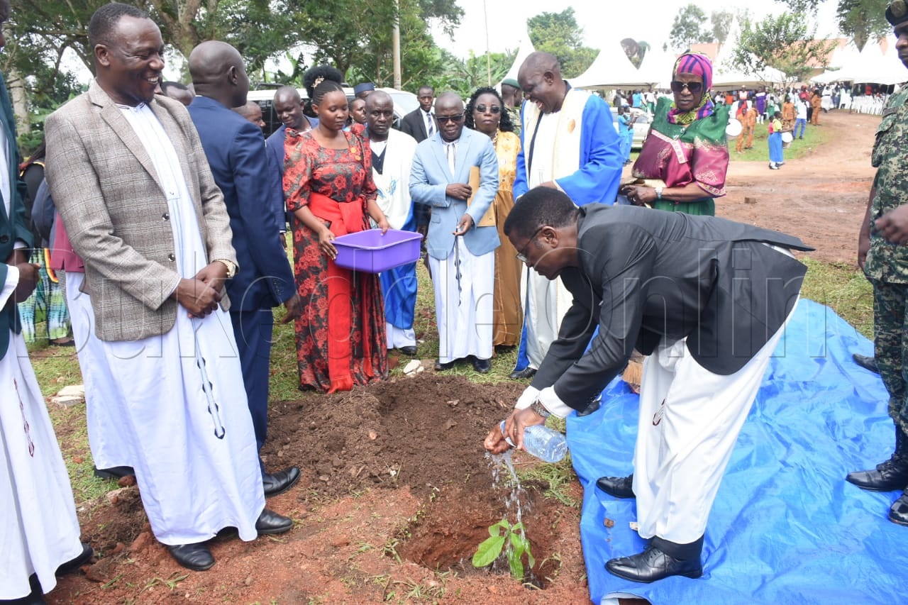 Katikkiro ng'asimba omuti