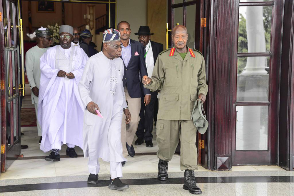 Former Nigerian President Olusegun Obasanjo (Left) with President Yoweri Museveni (Right). (PPU)