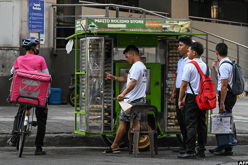  A man sells the popular breakfast roll 'pandesal' in Manila on April 7, 2026