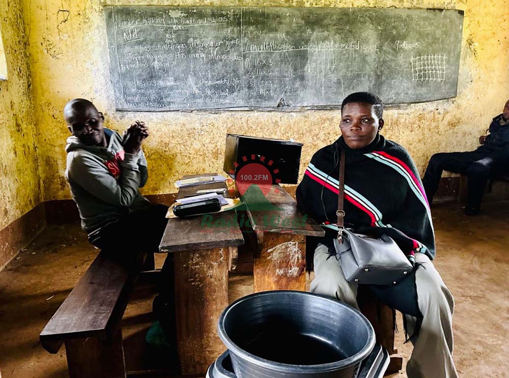 Abarikuteeza akaruuru bategyereize abateezi b'akaruuru...(Photo by Annita Matsika)