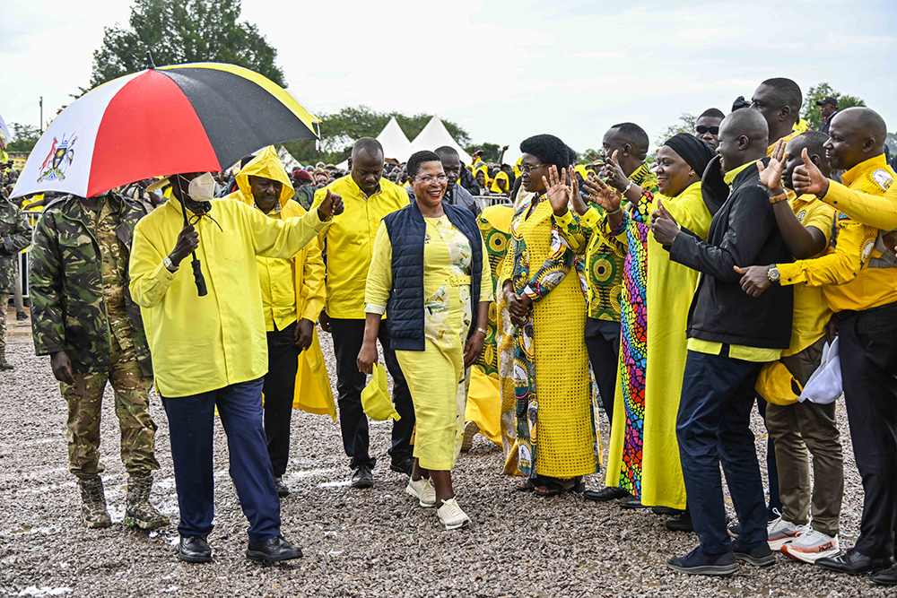 President Museveni welcomed by district leaders. (PPU)