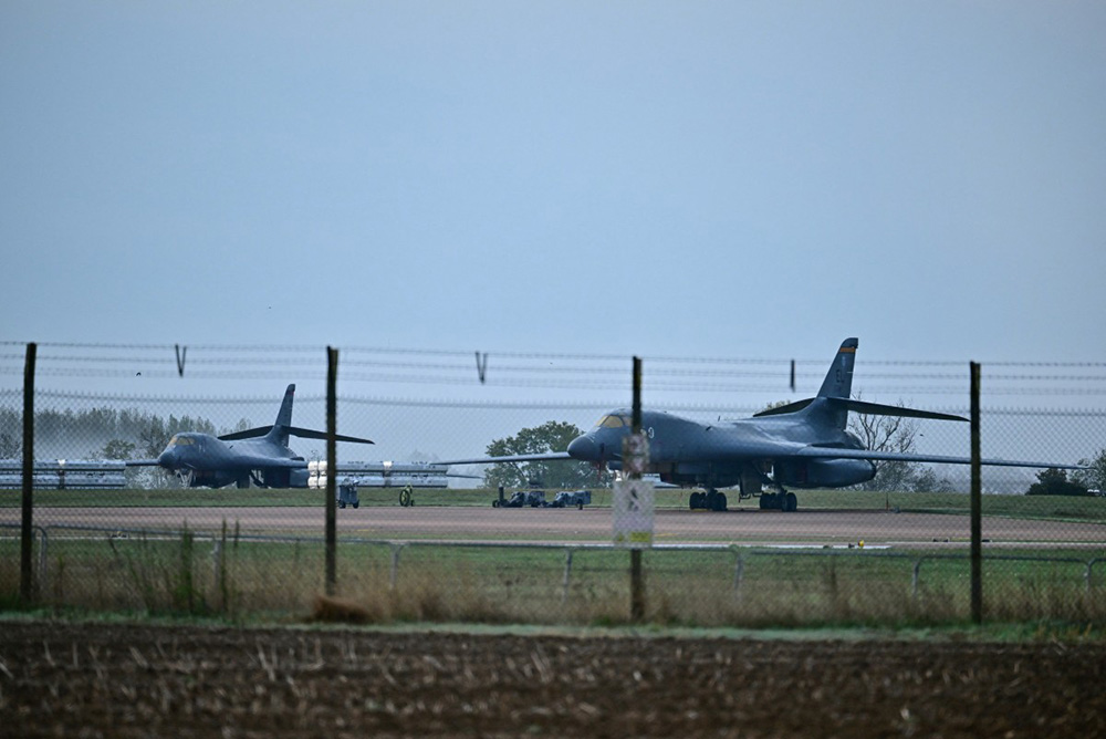 US Air Force bombers sit on the tarmac at RAF Fairford base in Fairford, south-west England on September 28, 2026, a day after British counter-terrorism police were probing "a major" incident near the base. (Photo by Ben STANSALL / AFP)