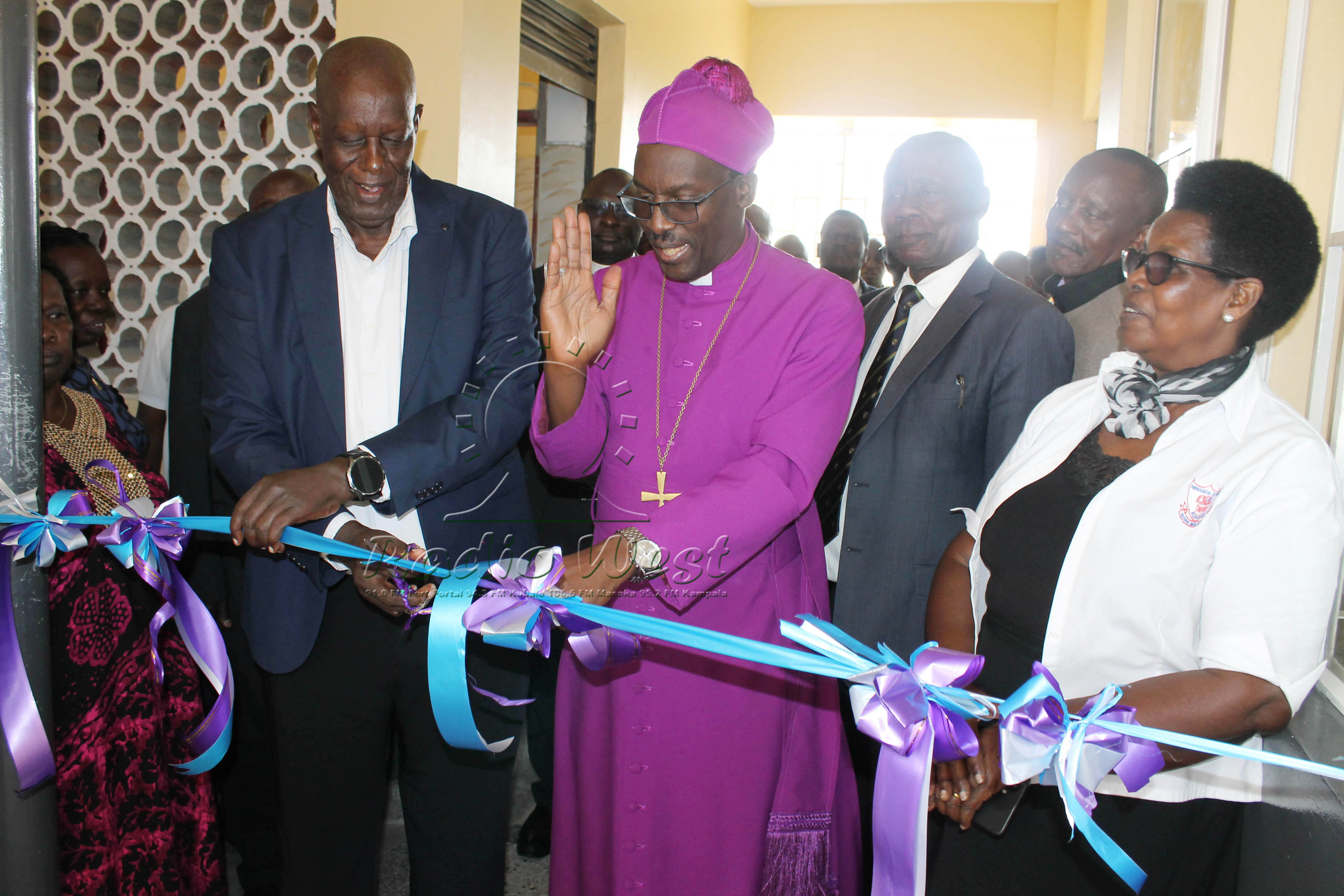 Purogyekiti ezi zikozirwe esente z’abazaire hamwe n’eza gavumenti.