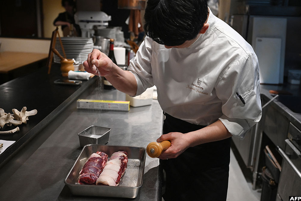 Chef Kiyoshi Fujimoto seasoning bear meat at his restaurant in Sapporo, in Japan&rsquo;s northern Hokkaido prefecture