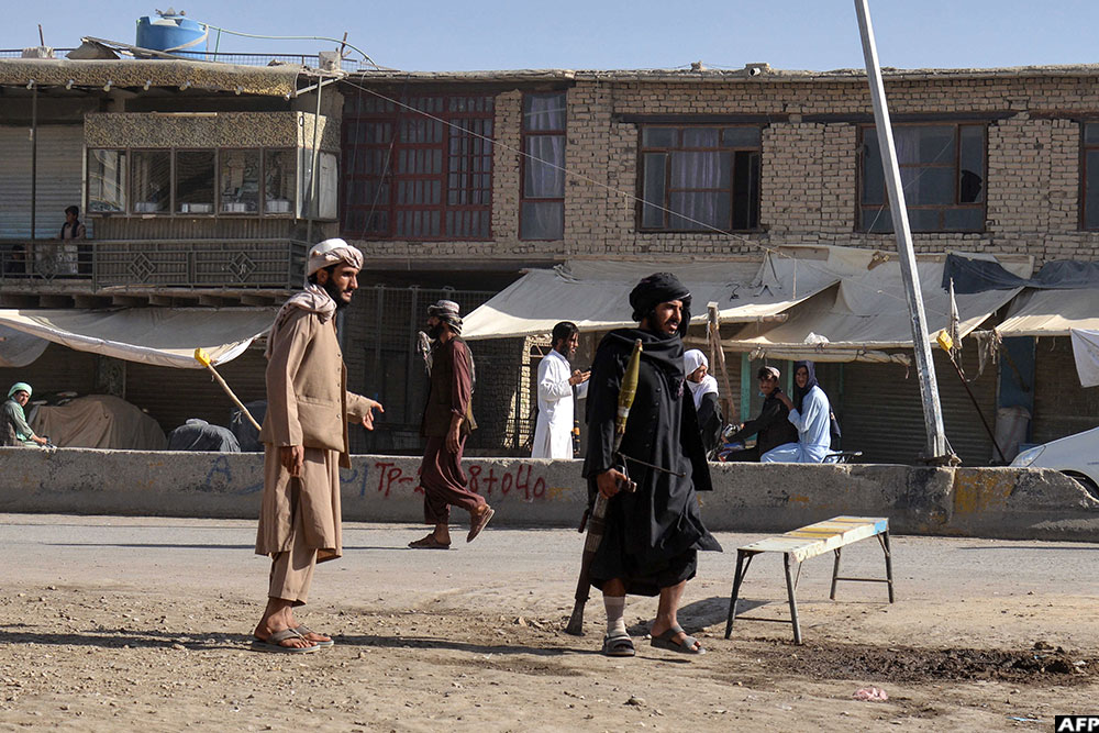 Taliban security personnel carry a rocket-propelled grenade (RPG) near the border, as clashes take place between Taliban security personnel and Pakistani border forces, in the Spin Boldak district of Kandahar Province on October 15, 2025. 