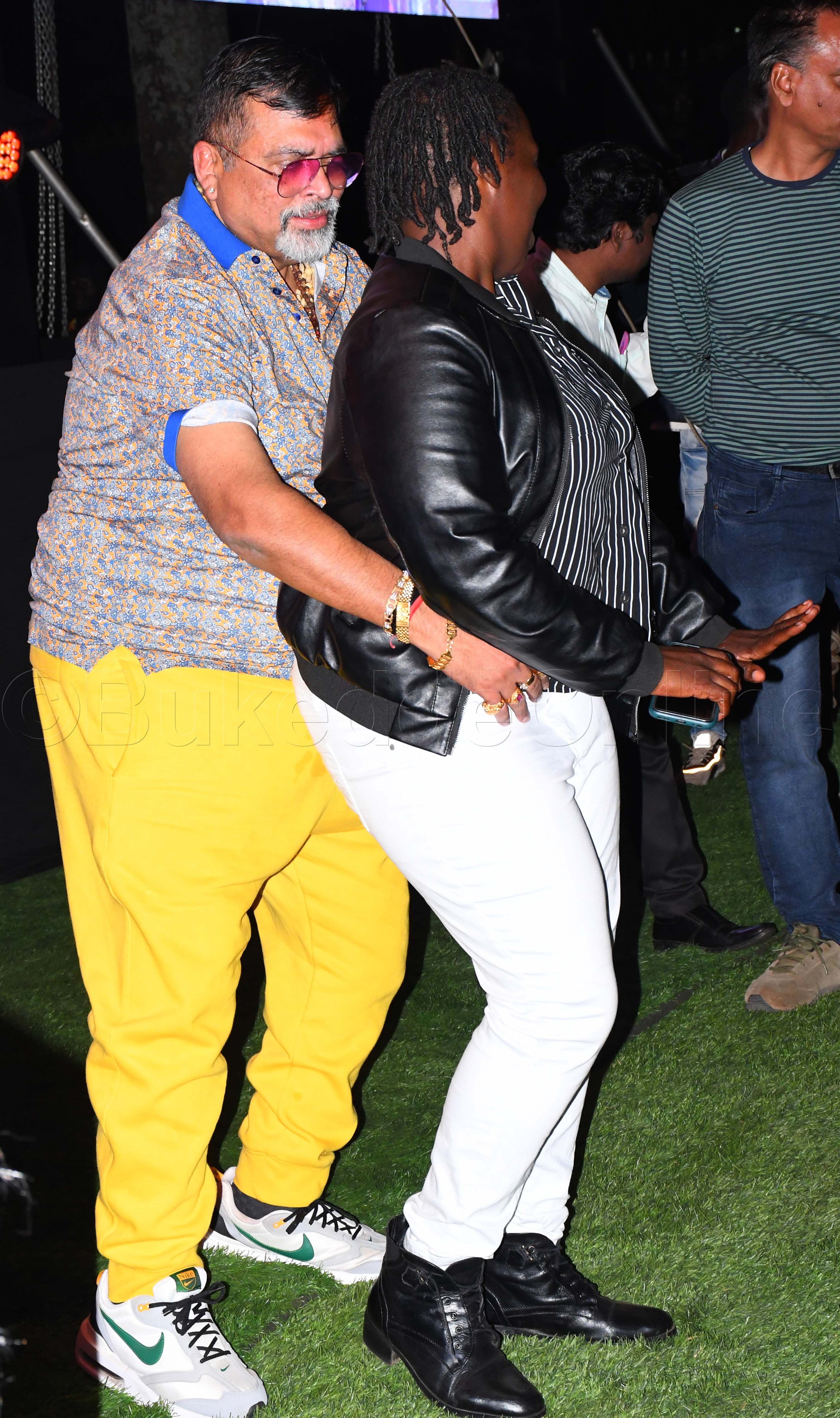 Yinvesita omuziki gwa Afrigo gwamusensedde n'atandika kunyumirwa!