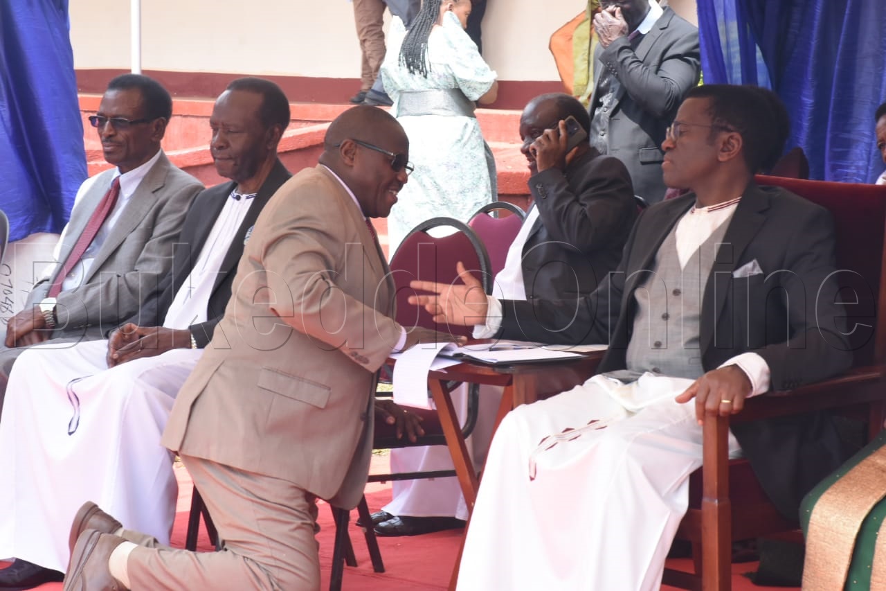 Katikkiro Mayiga ng'ayogerezeganya ne Matia Lwanga Bwanika