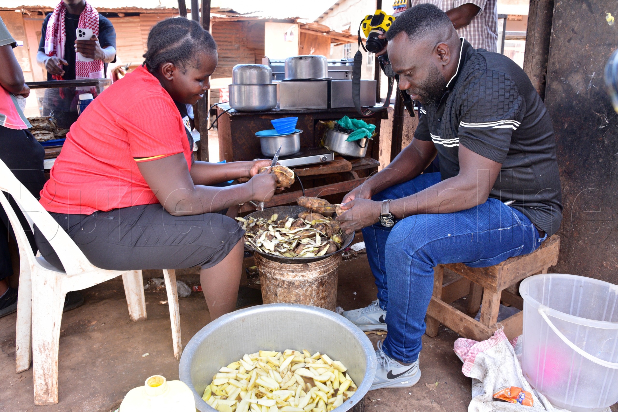 Zam Namirimu akolera mu Agati zooni e Luzira, yafuna obumonde , butto n'akuuma ka Chipusi agamba ebintu byakyuuka , ku dyo ye Ndase omukwanaganya wa pulogulamu eno.