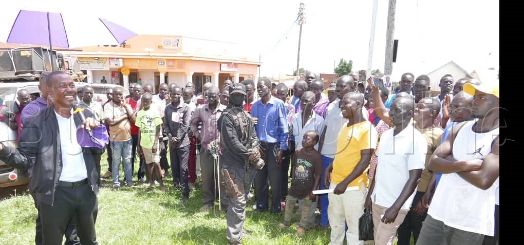 Gen. Mugisha Muntu ng'asaba abantu akalulu