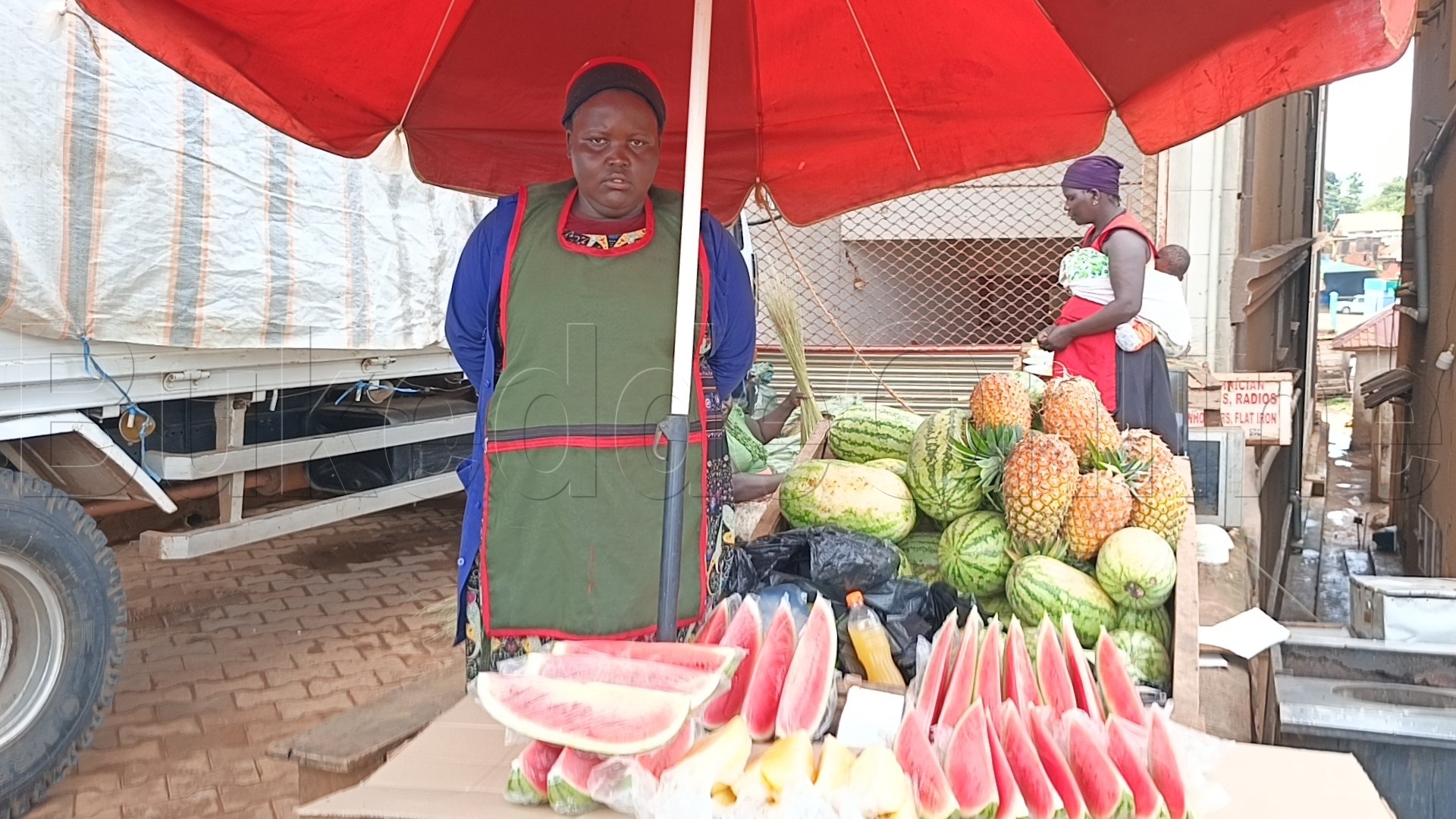 Omu ku bakyaka abatunda ebibala naye aweereddwa agobeddwa