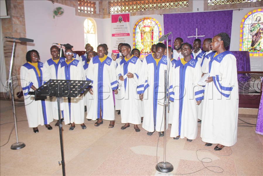 Kkwaya Ya All Saints Okuva E Kalambi Mu Busumba Bw'e Bbira Ng'esanyusa Abantu .
