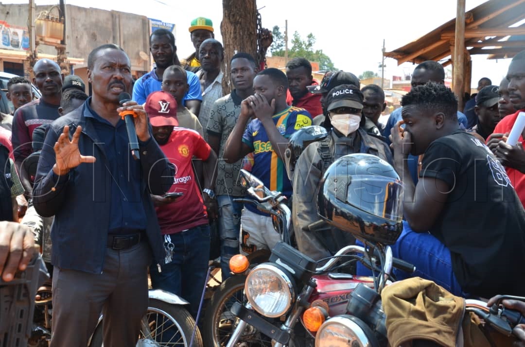 ANT's Muntu interacting with at a Bodaboda stage. (Credit: Stuart Yiga).