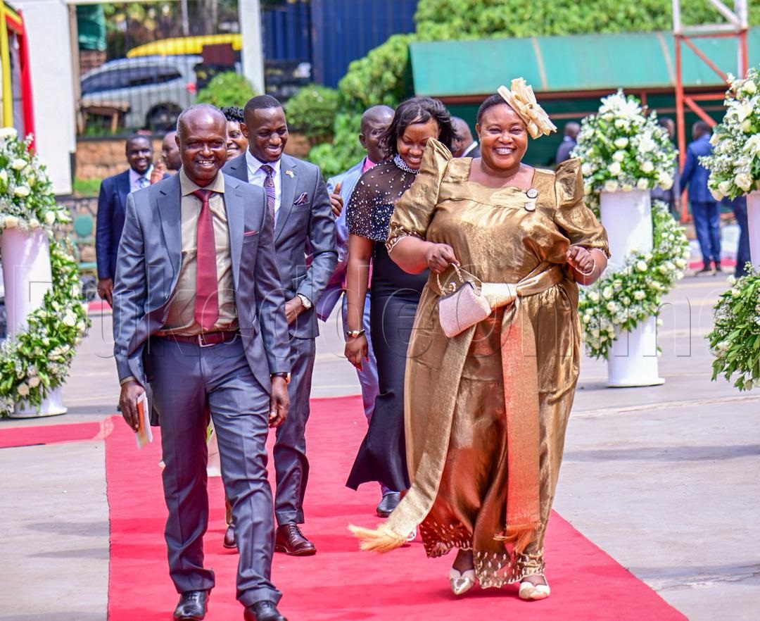 Omubaka Milly Babalanda omubaka wa Buyende West ne famire ye nga bazze okulayira