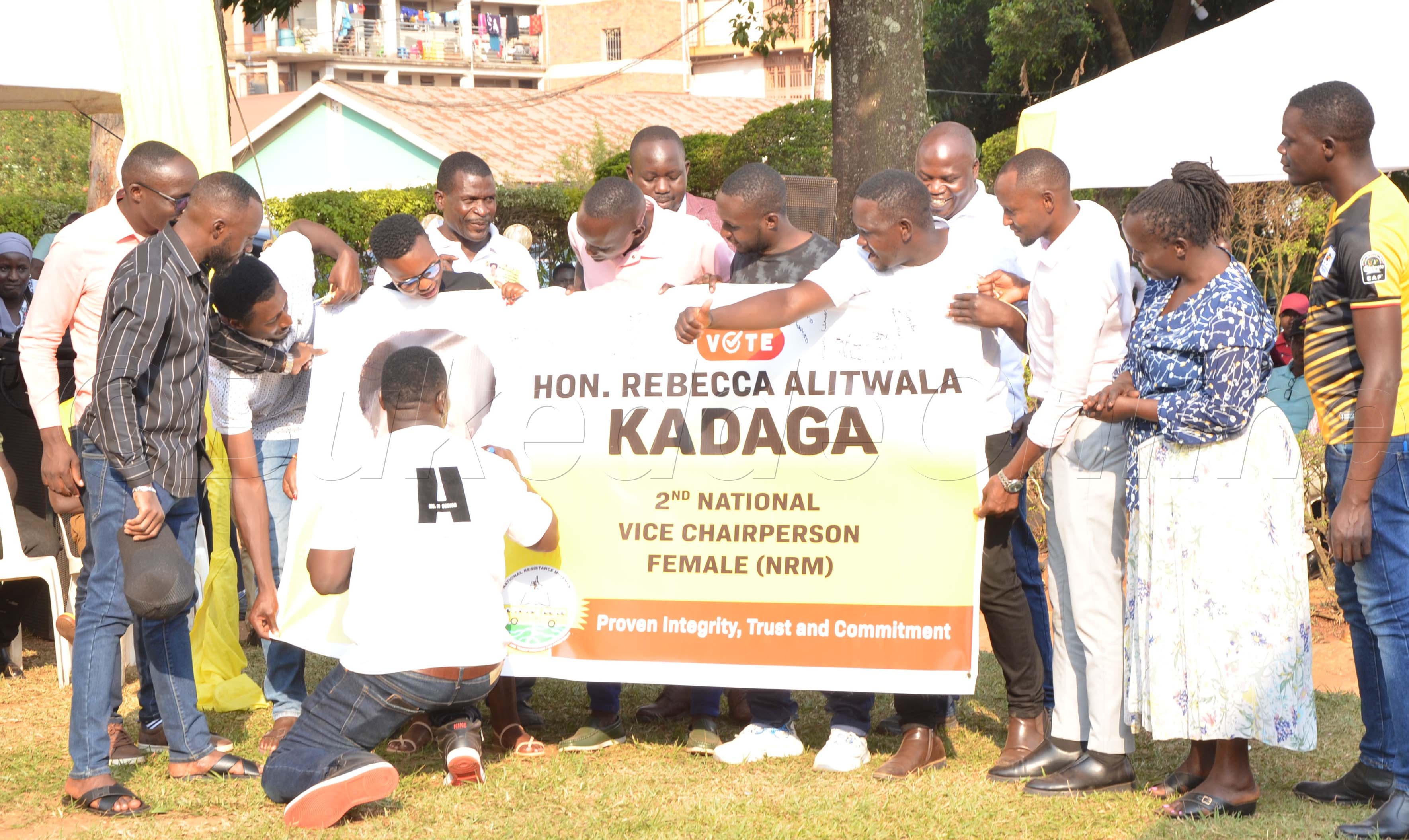 Abavubuka Ba NRM Mu Wakiso Nga Balaga Obuwagizi Eri Kadaga Ku Kifo Kya Cec