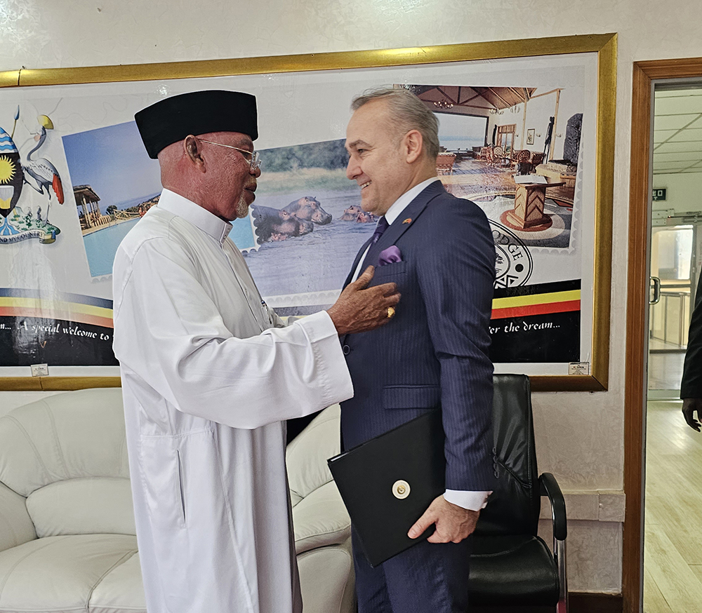 Hon. Odongo Jeje Abubakhar (left), Minister of Foreign Affairs, welcoming Mehmet Fatih Ak (right), ambassador of the Republic of Türkiye, during their meeting at the Ministry of Foreign Affairs, Kampala. (Courtesy)