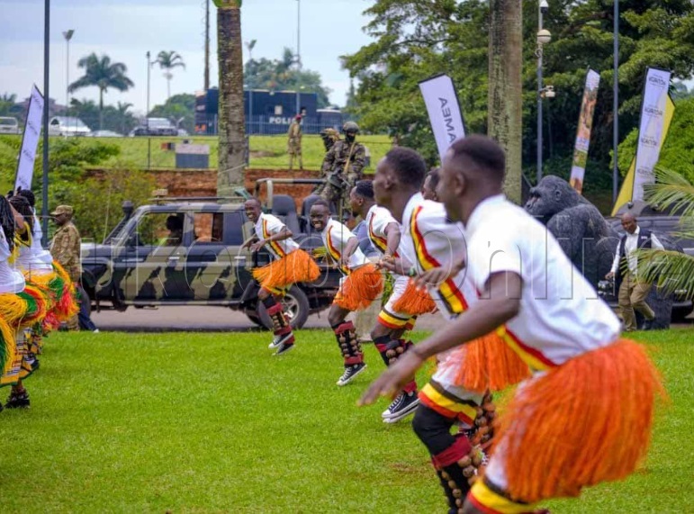 Abazinyi nga basanyusa abagenyi