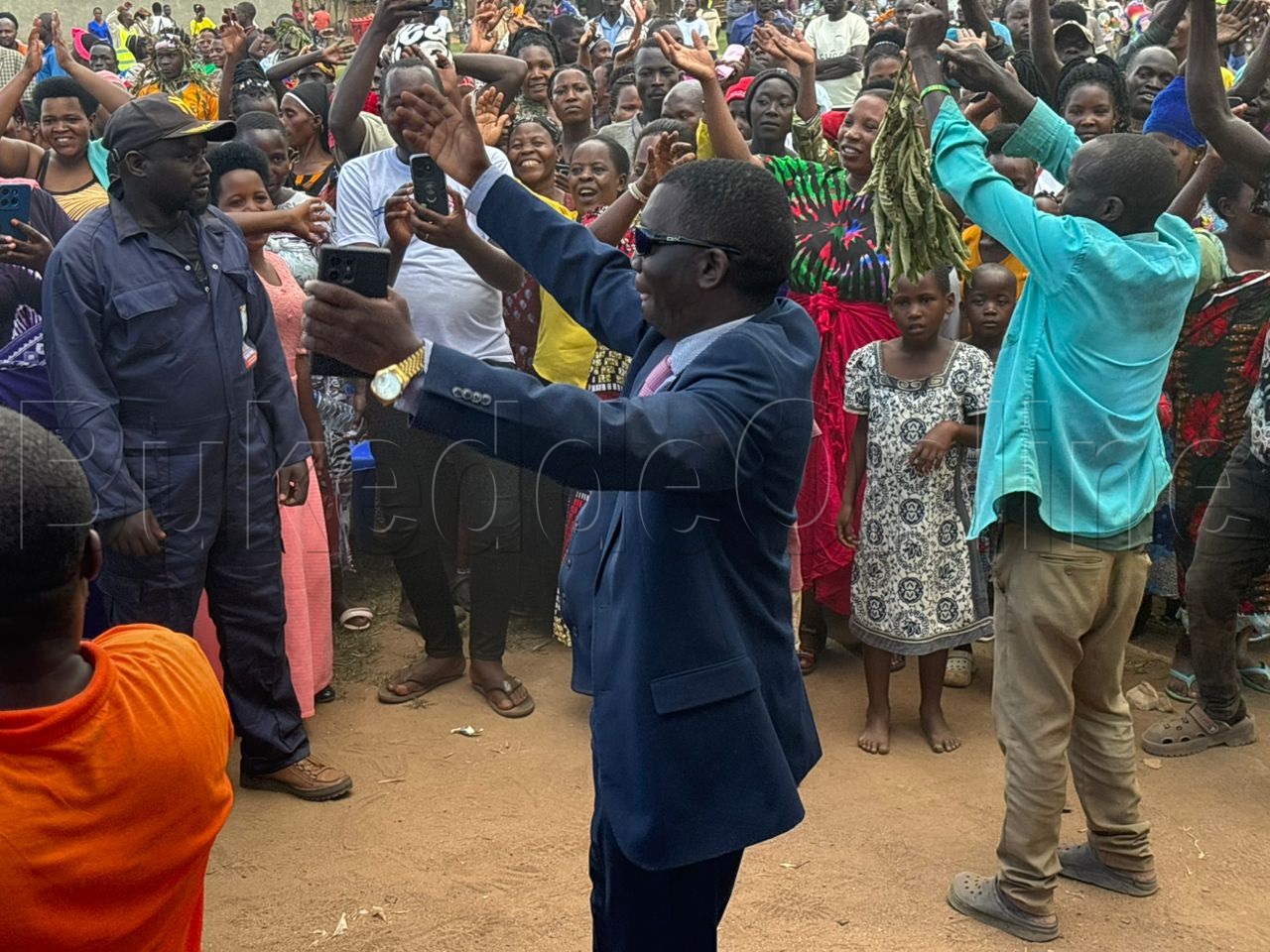 Musummba Mulinde ng'awuubira ku bantu