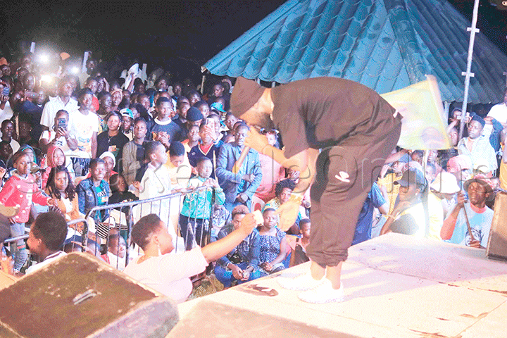 Kenzo ng'akuba ab'e Mukono omuziki