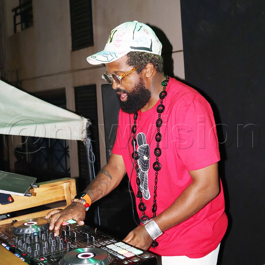 Dj Denzel giving the vibes to the XFM addicts