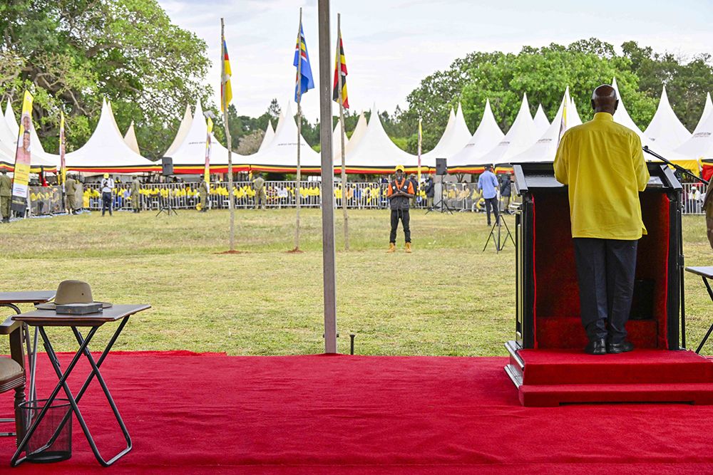 President Yoweri Kaguta Museveni talking to leaders from Bukedi Sub-region including LC1, LC2, NRM chairpersons and all NRM flag bearers from village level on December 7, 2025. (Photo by PPU)