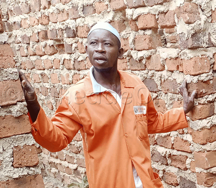 Ying. Kayemba annyonnyola ebimu ku by'olina okwetegereza.