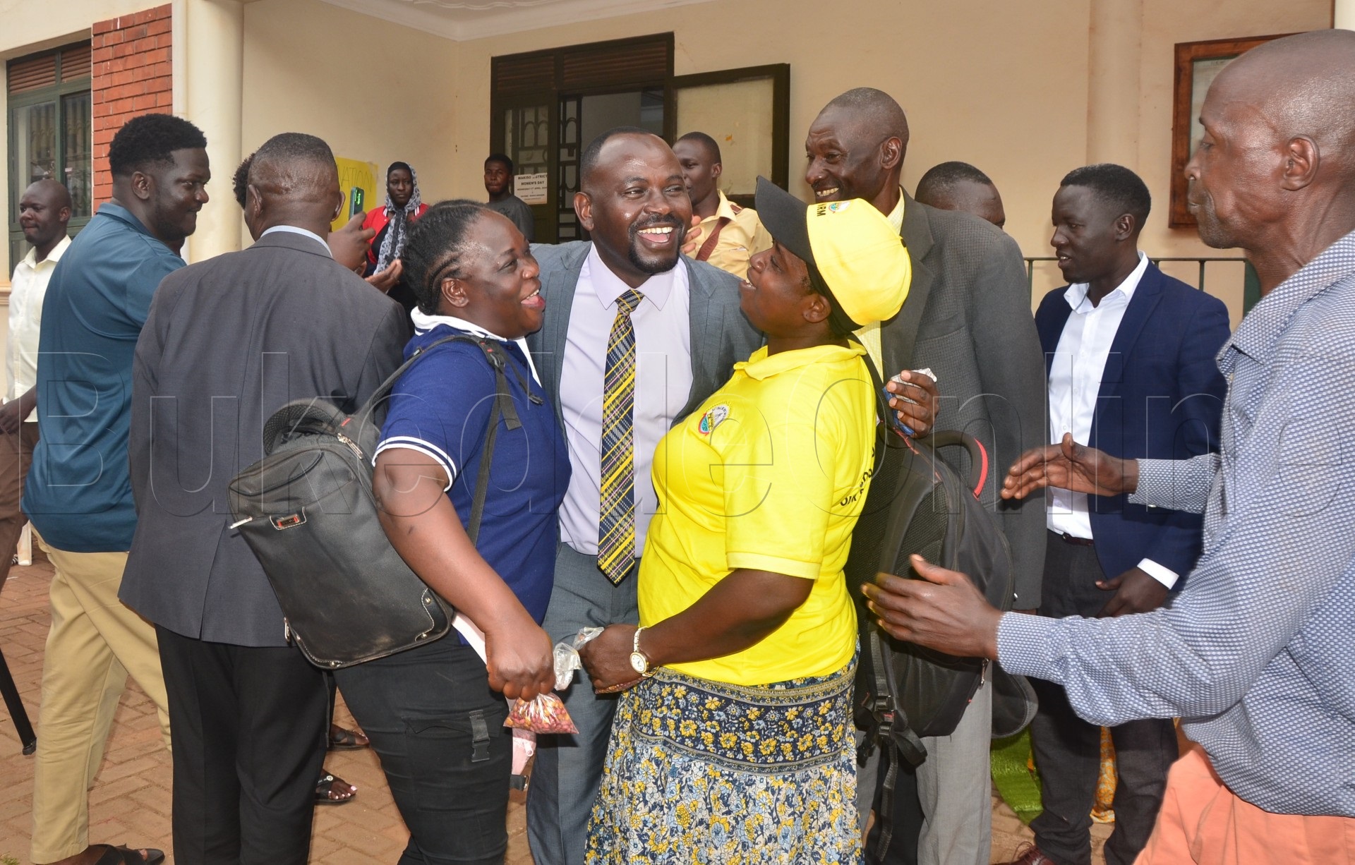 Abawagizi ba Nsubuga nga bajaganya oluvannyuma lw'okusunsulwa