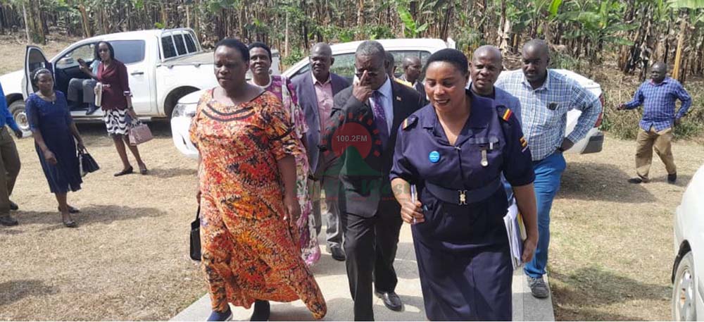 Abeebembezi ba Sheema beiguraho amazaariro omu disiturikiti..(Photo by Bruno Mugizi)