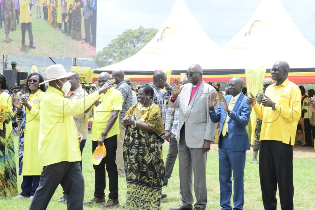 President greeting officials.