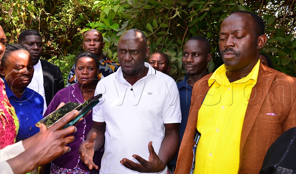Ronald Kakooza, the Jinja city independent coalition co-ordinator, flanked by his opponent Ivan Isiko, during a press conference at Grandpa's gardens in Jinja northern division on Saturday.