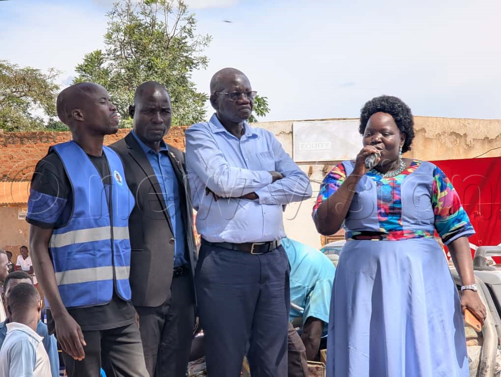 FDC Serere Woman MP aspirant Deborah Akiteng addressing supporters during a visit to the landing site. (Photo by Isaac Nuwagaba)