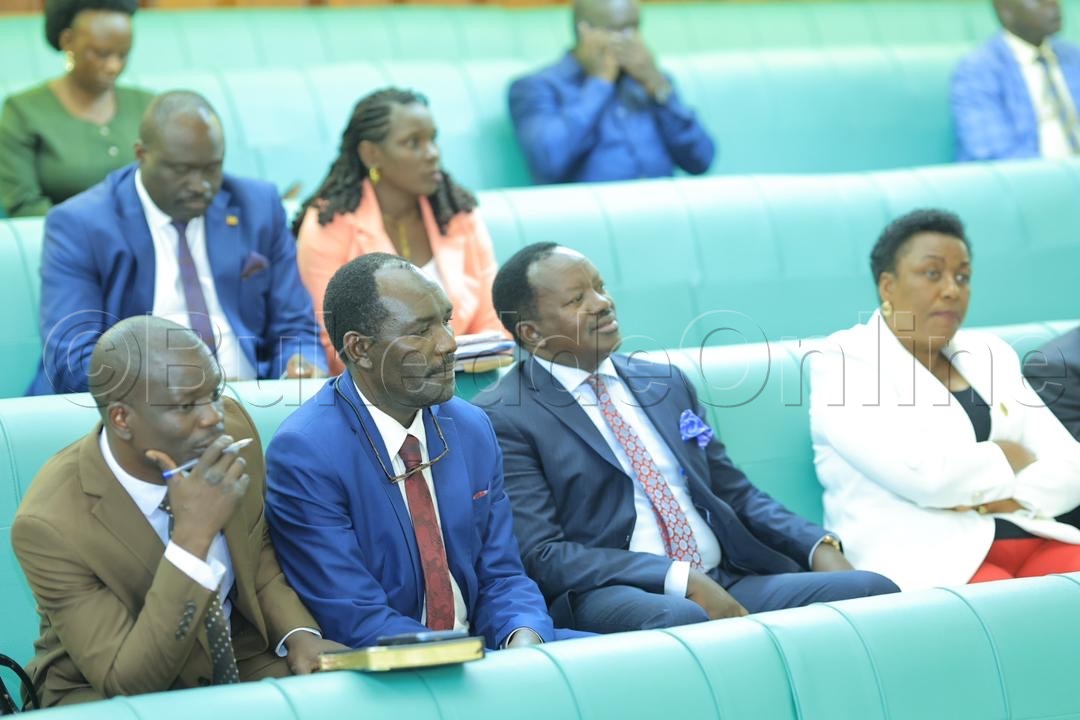 Abamu Ku Babaka Mu Lutuula Lwa Palamenti Olw'eggulo.
