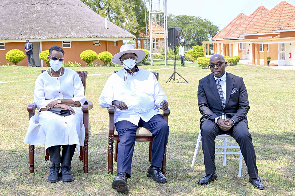 L-R: First Lady and Minister of Education and Sports, Maama Janet Museveni and President Yoweri Museveni in a group photo with the new Chief Justice of Uganda, Dr Flavian Zeija. (PPU photo)