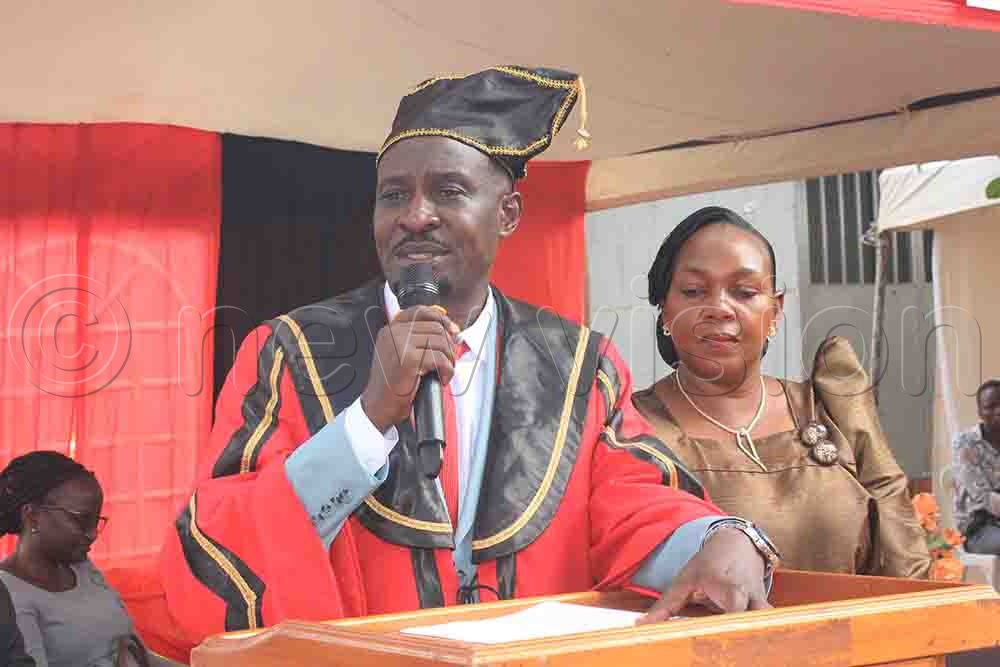Robert Peter Kabanda, the Mukono Municipality Speaker addressing the gathering after swearing in. (Credit: Henry Nsubuga)
