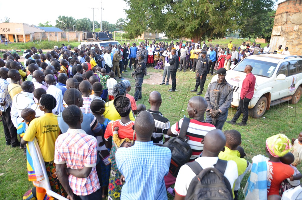 Muntu addressing voters in Alebtong. (Credit: Stuart Yiga)