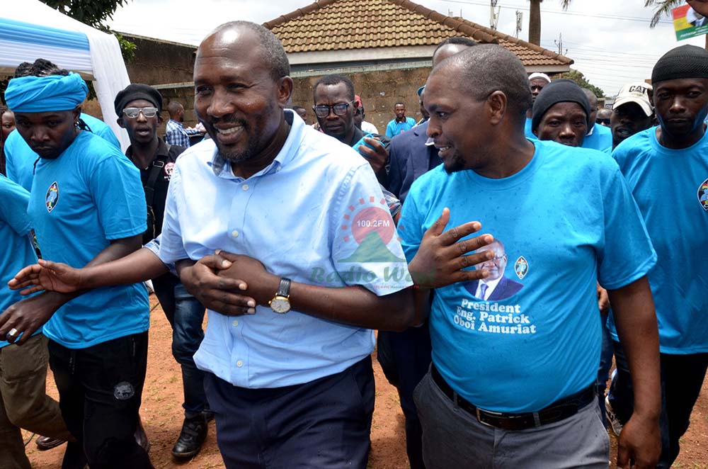 Omuhandiiki Mukuru w'ekibiina ekya FDC, Nathan Nandala Mafabi bwanyima y'okuhandiikwa ahari Najjanankumbi omuri Kampala (photo By Isaac Nuwagaba)