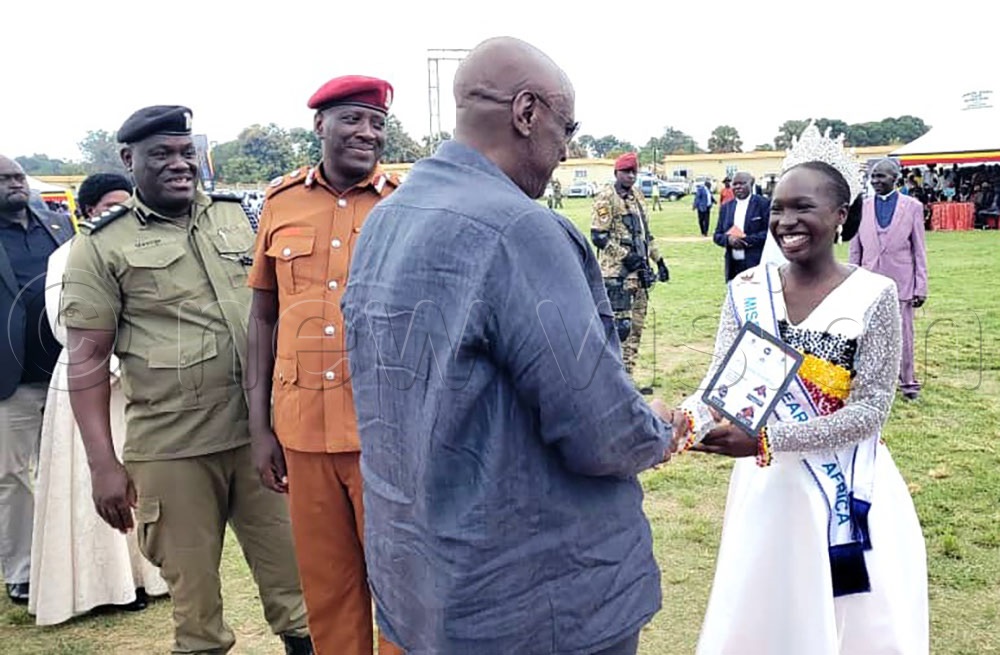 Queen Jewel Michael receives Gen. Salim Salel at the Paridi Stadium ahead of the launch of the Education campaign in Adjumani district. (Credit: Tasia Doreen)