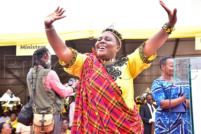 Adrine Kobusingye ng'ajaganya obuwanguzi bwe