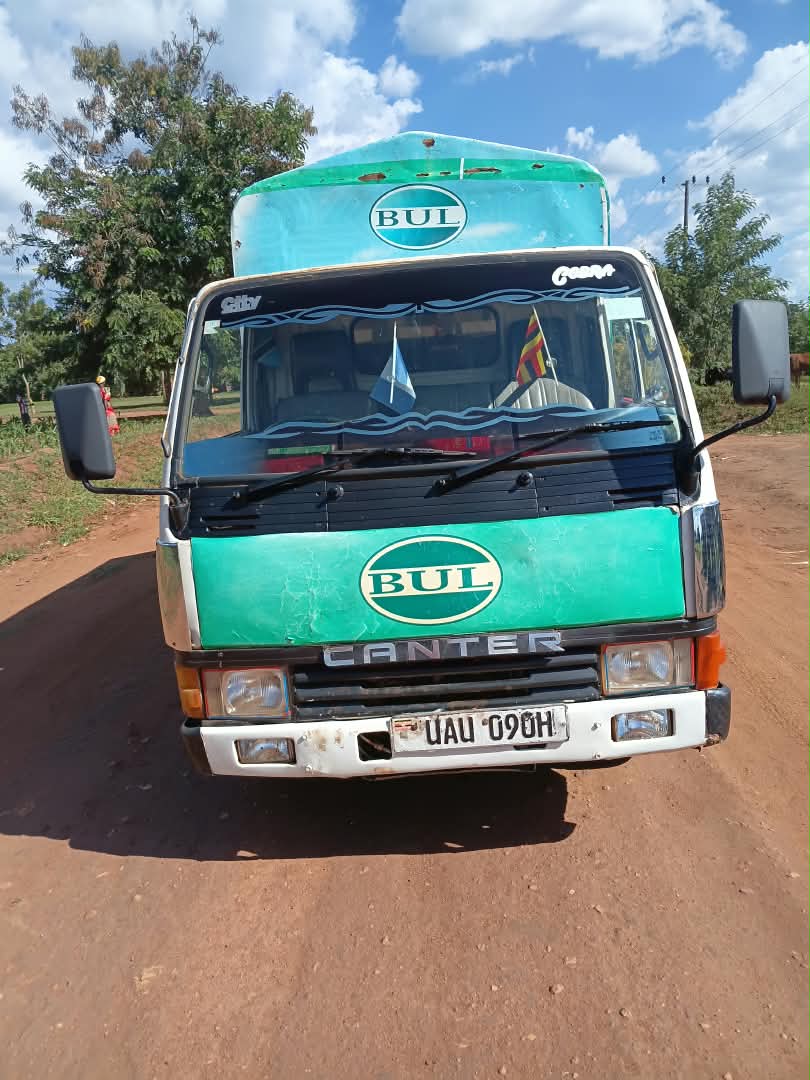 Mmotoka baagirese ku kkubo