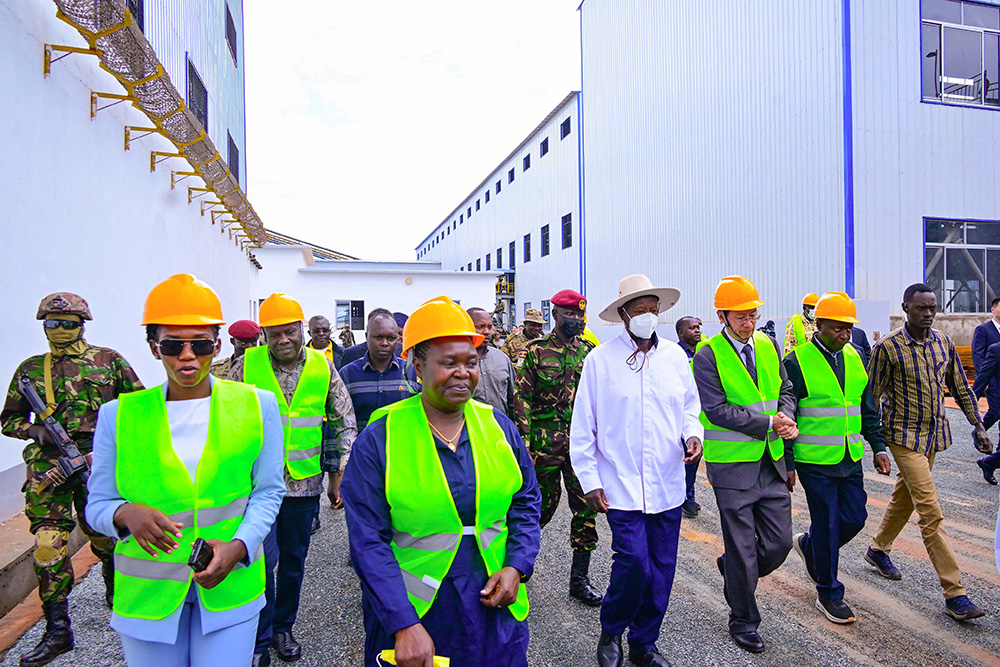 President Yoweri Museveni is taken on a guided tour of Wagagai Gold Mining project in Busia district shortly after commissioning the facility. (PPU Photo)