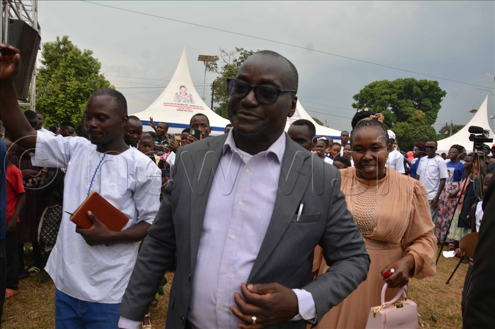 Independent Hoima city Mayor-elect, Edward Isingoma  (centre), with his wife on right, arrives at Nyakato's thanksgiving party.