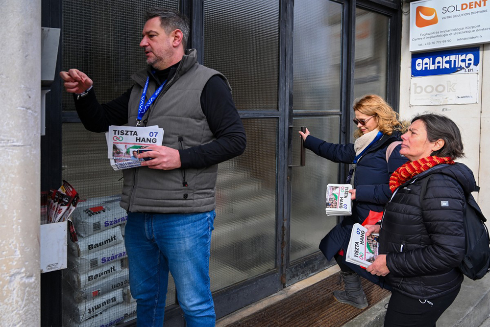 (FILES) Volunteers distribute the opposition TISZA party's newspaper TISZTA Hang (Clean Voice) to households in Budapest on February 14, 2026, two months ahead of the general election. (AFP)
